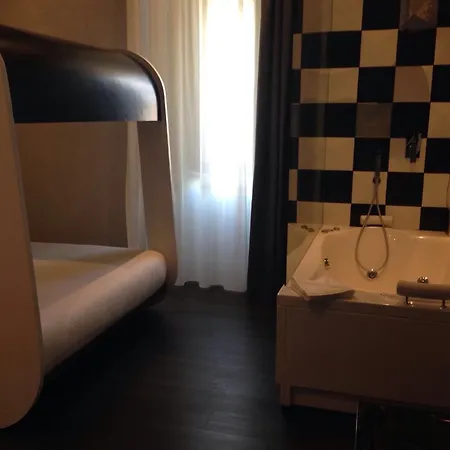 Irooms Station Guest house 4*